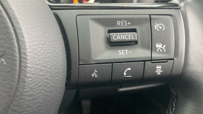 Nissan Qashqai 1.3 DiG-T MH N-Connecta 5dr Petrol Hatchback